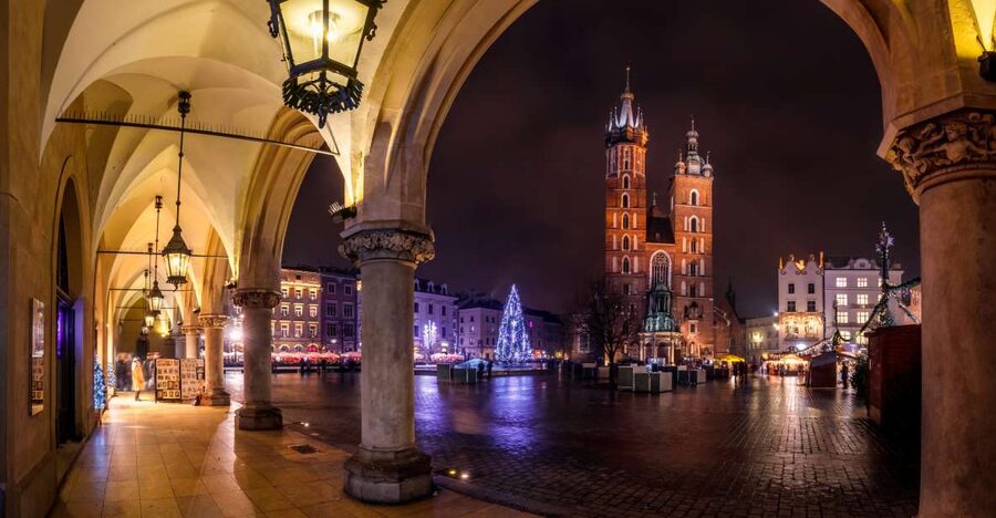 Krakow: Evening Walking Tour with Spooky Stories - Meeting at Hotel Polski pod Bialym Orlem, then walking into the dark