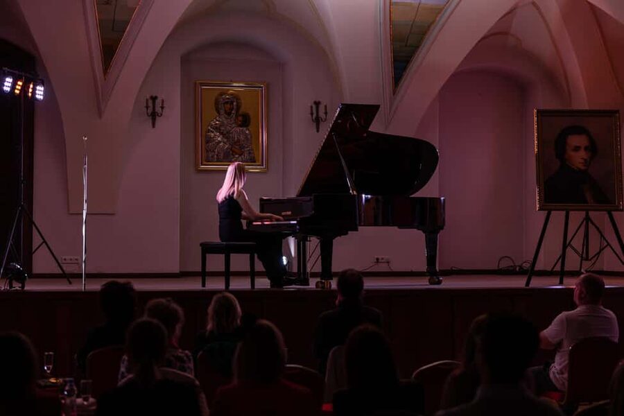 Krakow: Frédéric Chopin Classical Music Candlelight Concert - Seating, comfort, and what to do before the first note