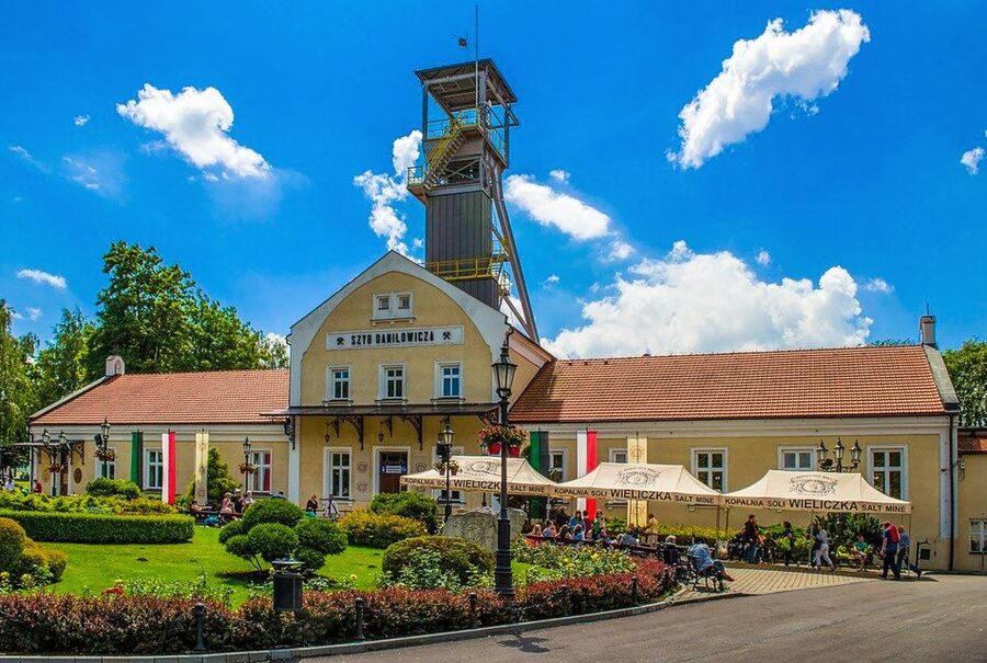 Krakow: Full-Day Auschwitz-Birkenau & Salt Mine Guided Tour - Should you book this tour, or go separate?