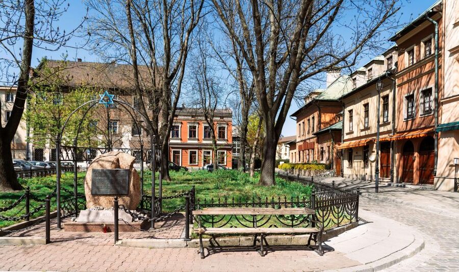 Krakow: Full Tour Regular 1.5h guided city tour by E-Cart - The Electric Cart and Audio Guide Combo (Why It Works)