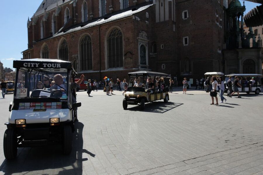Krakow: Full Tour Regular 1.5h guided city tour by E-Cart - Jewish Quarter and Former Ghetto Areas: Where Context Matters