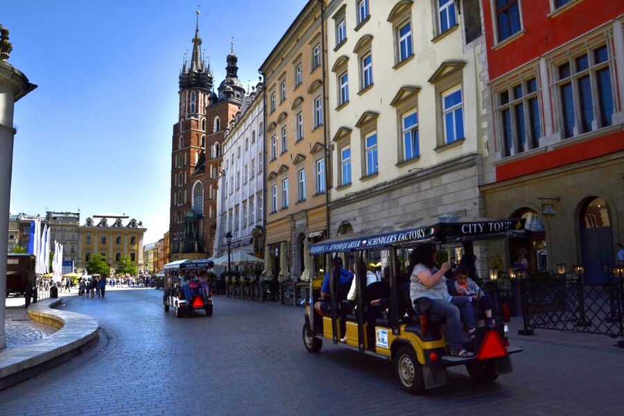 Krakow: Full Tour Regular 1.5h guided city tour by E-Cart - Schindler’s Factory: A Key Stop You’ll Be Ready For