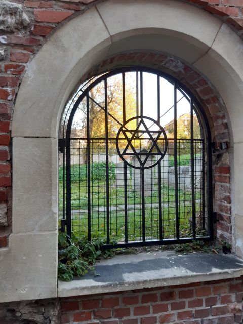 Krakow: Full Tour Regular 1.5h guided city tour by E-Cart - Old Town: Getting Oriented Without Guesswork