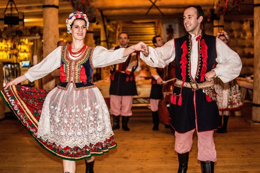 Krakow: Full Traditional Polish Dinner & Folk Show - A 3-hour Polish dinner night outside Krakow’s Old Town
