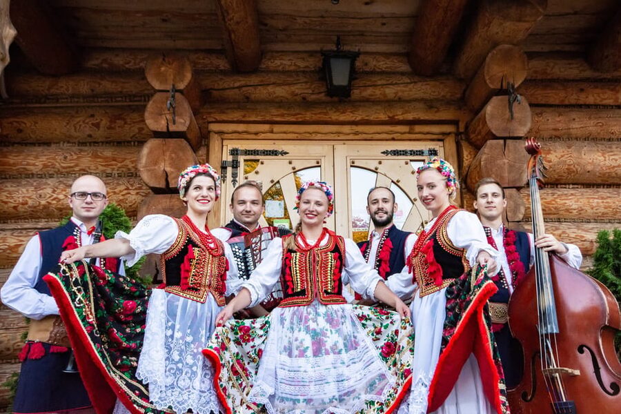 Krakow: Full Traditional Polish Dinner & Folk Show - Who should book this, and who should skip it