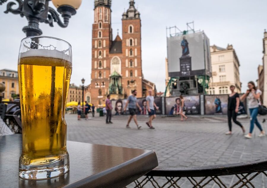 Krakow: Guided Craft Beer Tour - Where it begins: Old Synagogue and the tasting setup