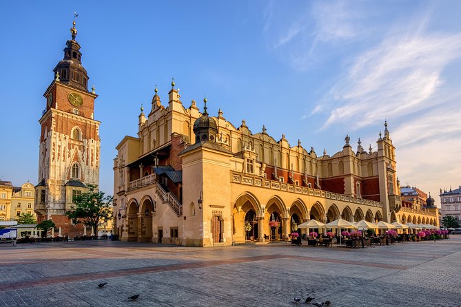 Krakow: Guided Sightseeing Tour by golf cart/buggy - Kazimierz Jewish Quarter loop, synagogues plus street-level meaning