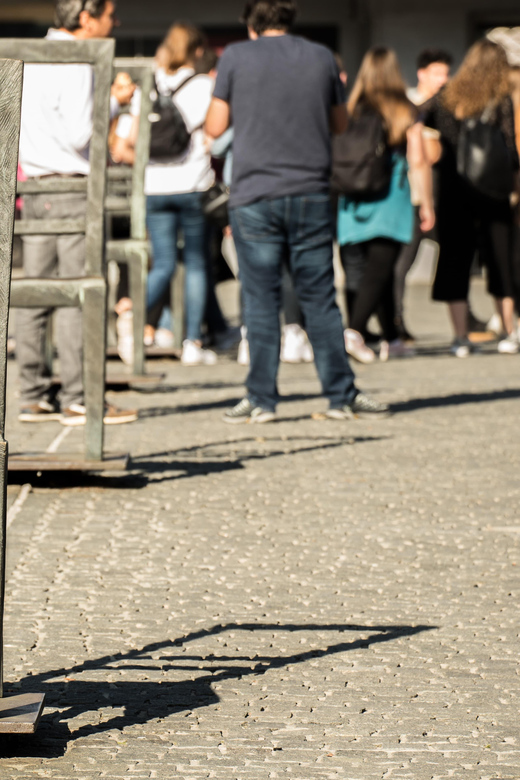 Krakow: Guided Tour of the Jewish Ghetto - Under the Eagle Pharmacy: bravery in medicine and shelter