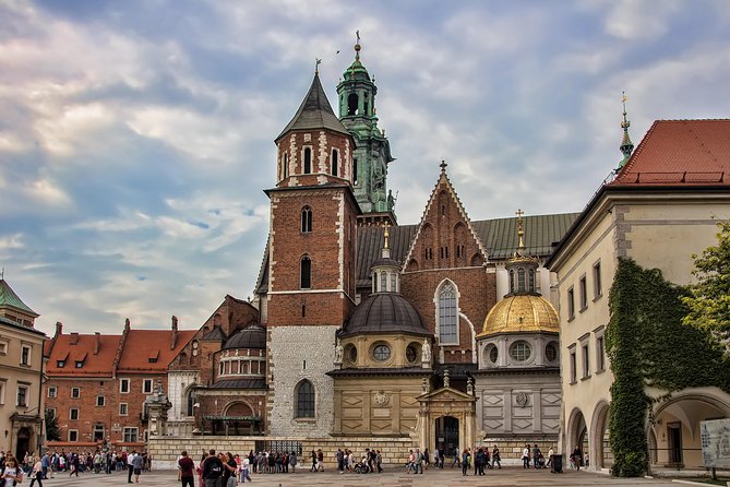 Krakow: Guided Tour of Wawel Castle & Cathedral - The guide factor, and why these tours feel better than solo