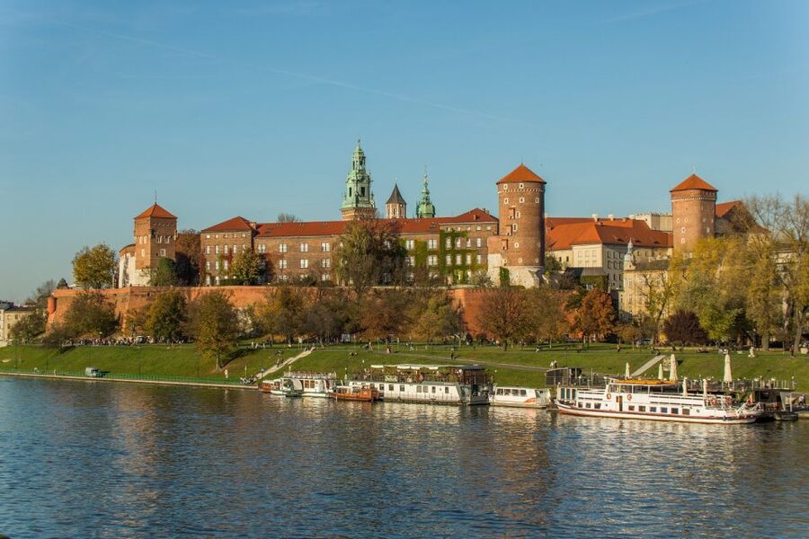 Krakow: Guided Wawel Tour, Lunch, and Vistula River Cruise - Crypts and Coronations: Why the Stories Feel Less Like Facts