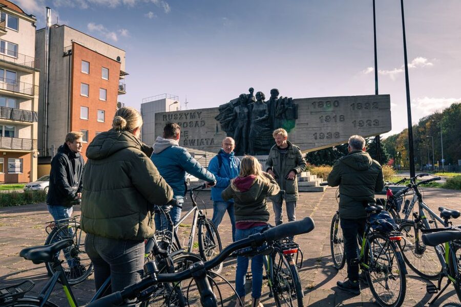 Krakow: Hidden Bike Tour - Language, guide style, and why it matters on a history-heavy route