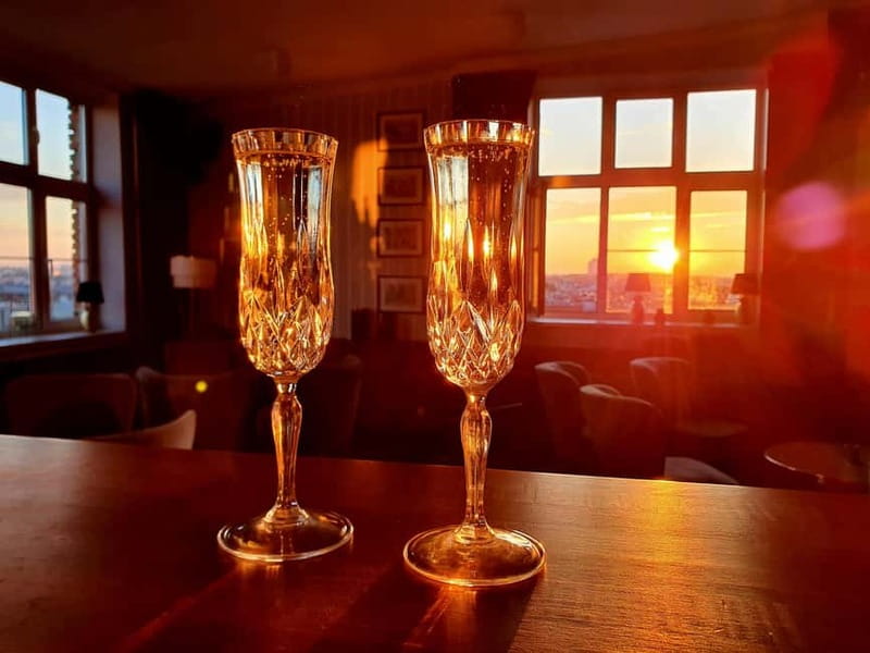 Krakow: Hidden Rooftop Bar Reservation with 1 Cocktail - The 2-hour reservation: what that timing really gives you