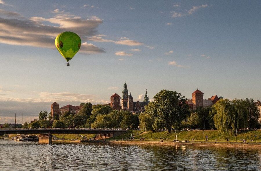 Kraków: Hot Air Balloon Flight with Champagne - The 4-hour Krakow balloon rhythm, what happens when