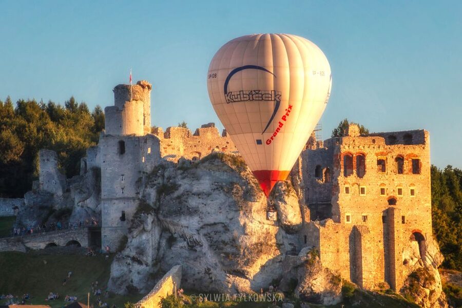 Kraków: Hot Air Balloon Flight with Champagne - Safety training and why the pilot’s decision is the whole story