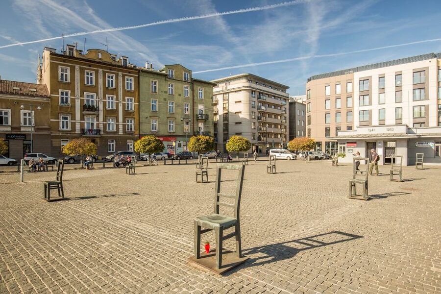 Krakow: Jewish Ghetto Walking Tour - The Ghetto Wall remains, small pieces with big weight