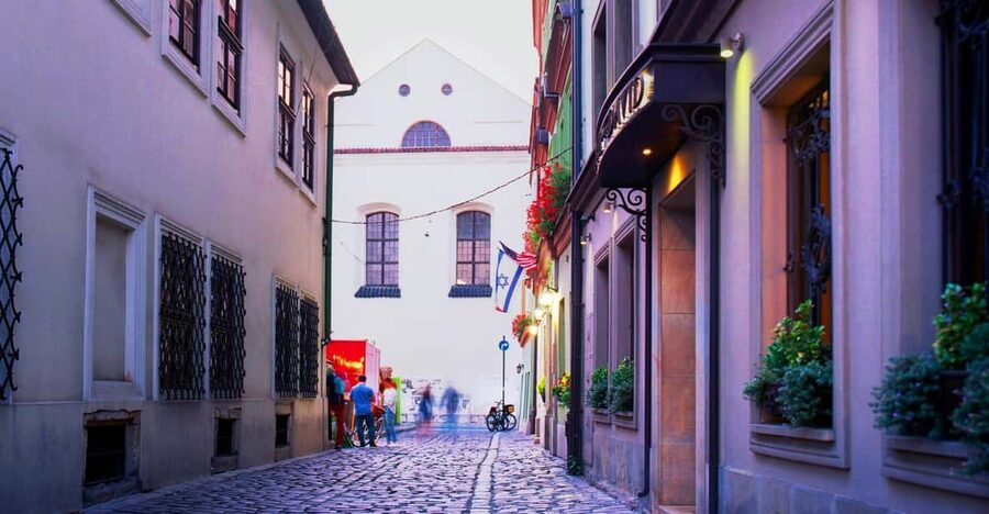 Krakow: Jewish Quarter and Former Ghetto Tour by Golf Cart - A short golf-cart route through Krakow’s Jewish history