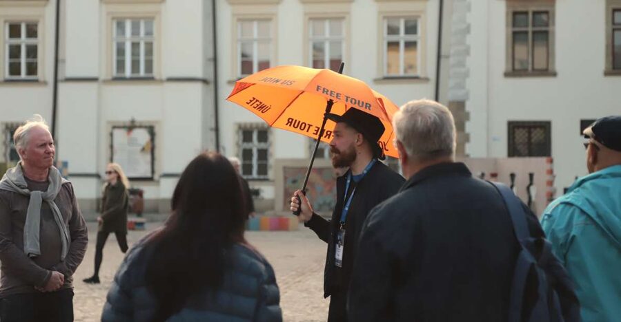 Krakow: Jewish Quarter and Former Ghetto Tour - Where the Tour Starts, and How to Spot Your Guide Fast