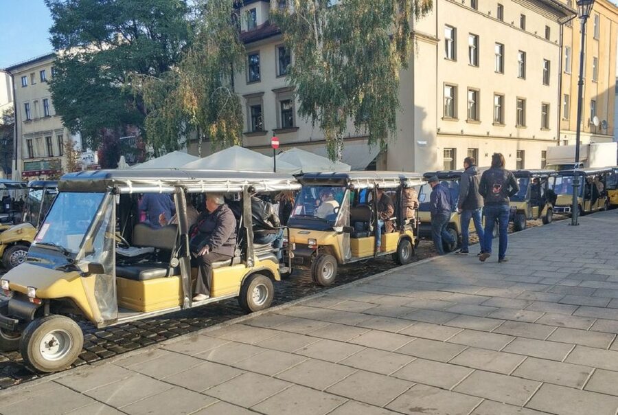 Krakow: Jewish Quarter and Ghetto Electric Golf Cart Tour - Kazimierz Streets and the Christian-Jewish Mix You See in Real Time