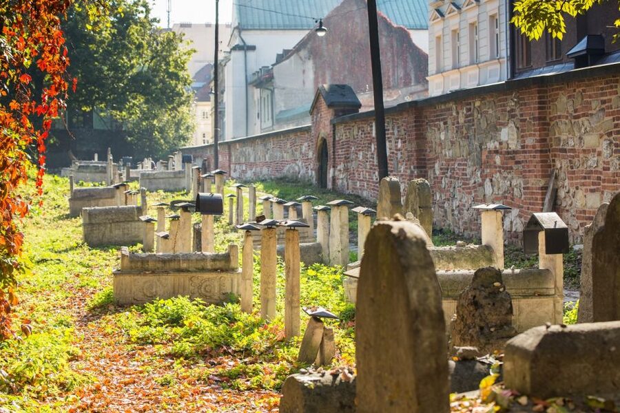 Krakow: Jewish Quarter and Schindler's Factory Guided Tour - Timing and pace: 210 minutes that feel like a half-day