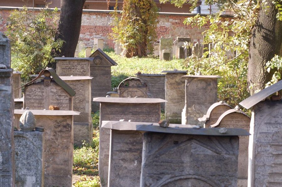 Krakow: Jewish Quarter Guided Walking Tour - Price and value: what $32 buys you in real terms