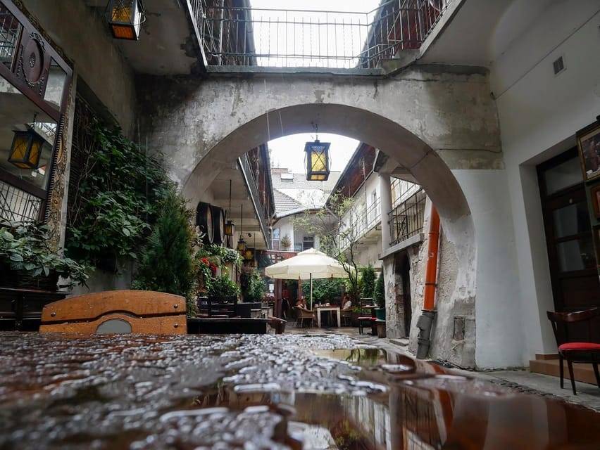 Kraków: Jewish Quarter & Schindler’s Factory Guided Tour - Kazimierz walking time: why a street-level start helps