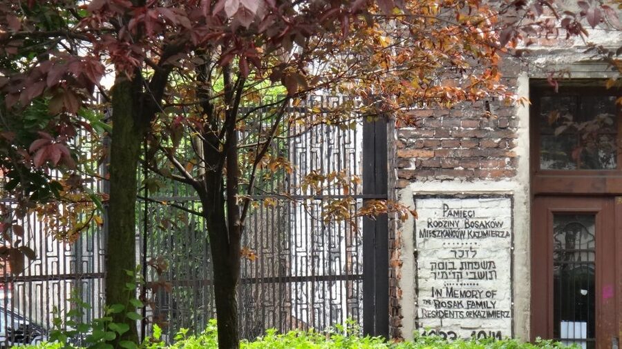 Krakow Kazimierz and Jewish Ghetto Tour with Synagogues - Price and value for about 100 USD per person, what you get for the money