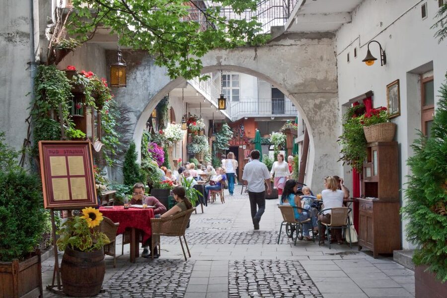 Krakow: Kazimierz Jewish District Private Guided Tour - Schindler’s List filming locations in real street settings