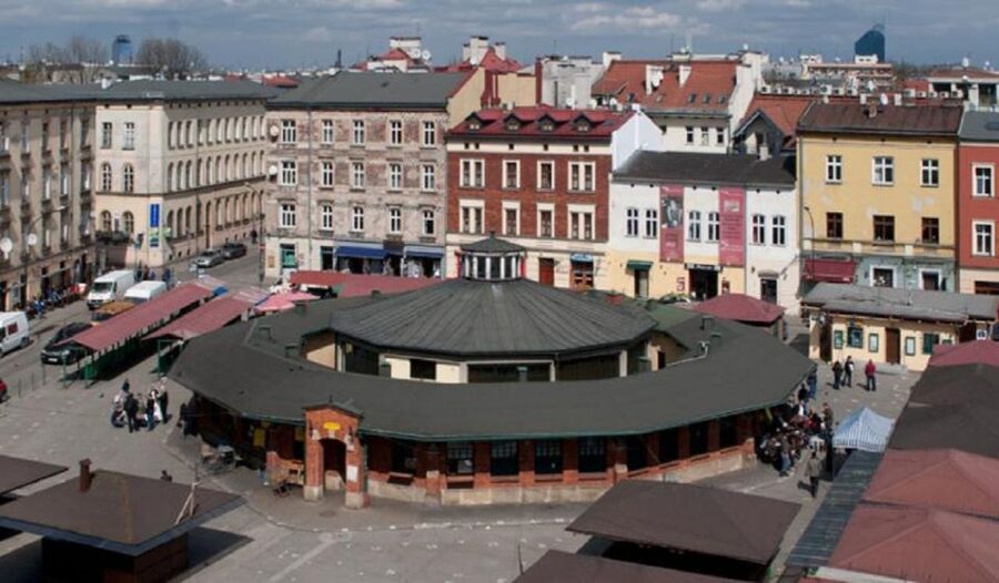 Krakow: Kazimierz Jewish District Private Guided Tour - Szeroka Street, markets, and the rhythm of the old quarter