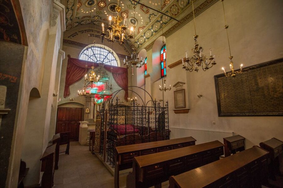 Krakow: Kazimierz Jewish Quarter Guided Walking Tour - Key highlights you will feel fast