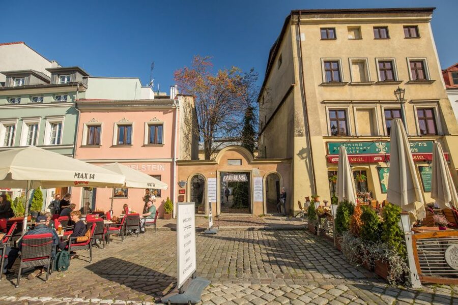 Krakow: Kazimierz Jewish Quarter Walking Tour - Szeroka Street: the old heart, seen up close