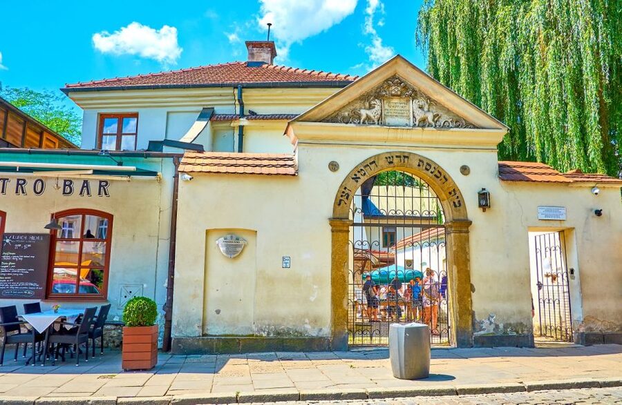 Krakow: Kazimierz, Schindler's Factory & Ghetto with Guide - Kazimierz: the best opening act for Jewish Krakow