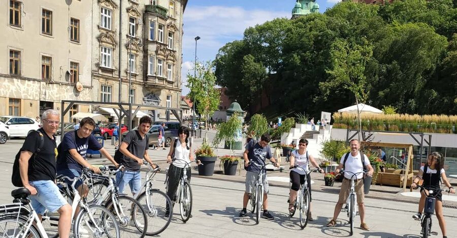 Krakow: Multilingual Tour On Electric Bikes - How the 3-hour flow usually feels (and what can change)
