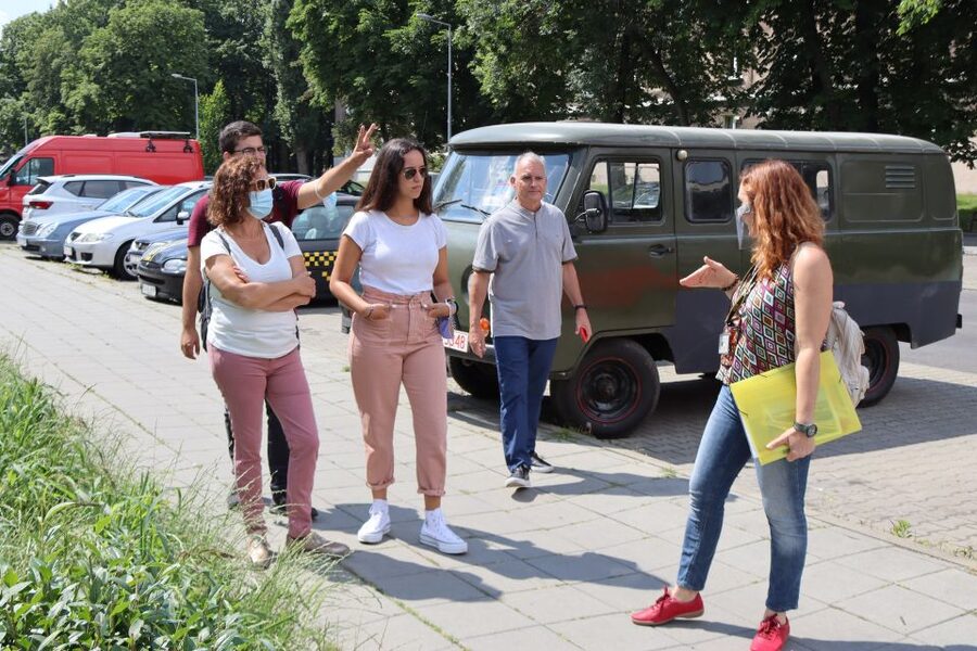 Krakow: Nowa Huta Guided Tour in Vintage Car - Lunch, When You Want the Local Taste Side of Nowa Huta