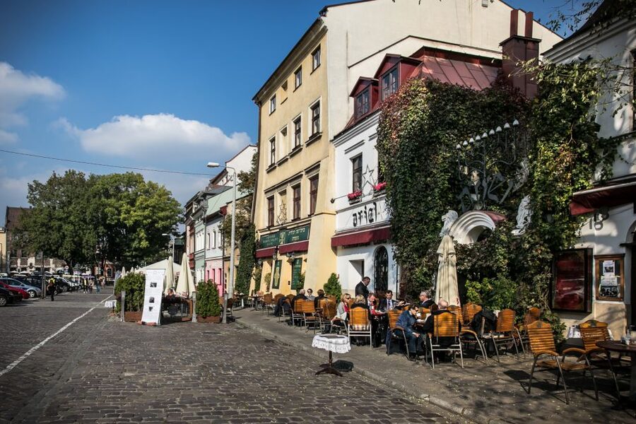 Kraków old town and jewish quarter® - Getting oriented at the start, including the grey umbrella