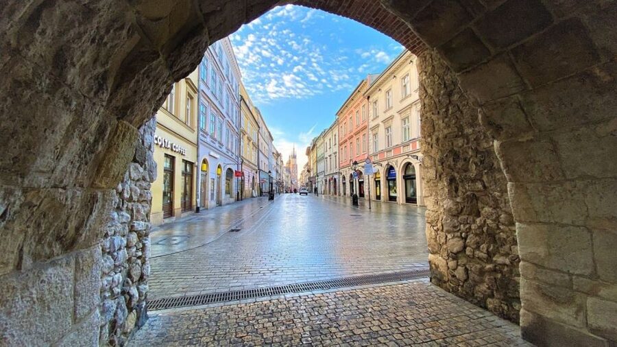 Krakow: Old Town Audioguided walking Tour - Your 2-hour walk starts where Krakow feels oldest