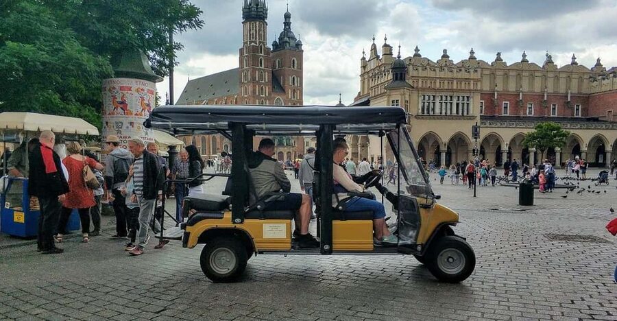 Krakow: Old Town City Tour in a Golf Cart - Meeting at Parking Kiss&Ride and settling into the heated ride