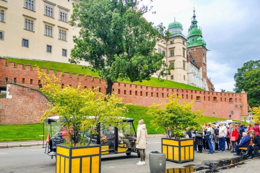 Krakow: Old Town, Ghetto, and Kazimierz Golf Cart Tour - How the electric golf cart changes Krakow’s tempo