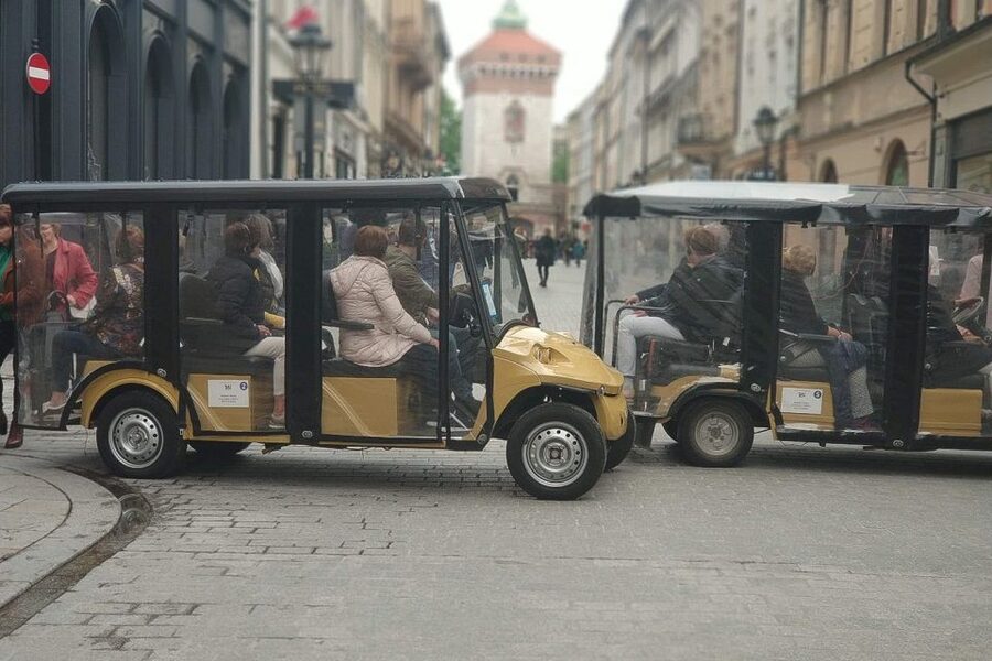Krakow: Old Town, Ghetto, and Kazimierz Golf Cart Tour - Planty Park breaks, narrow streets, and the buildings you notice on a second pass