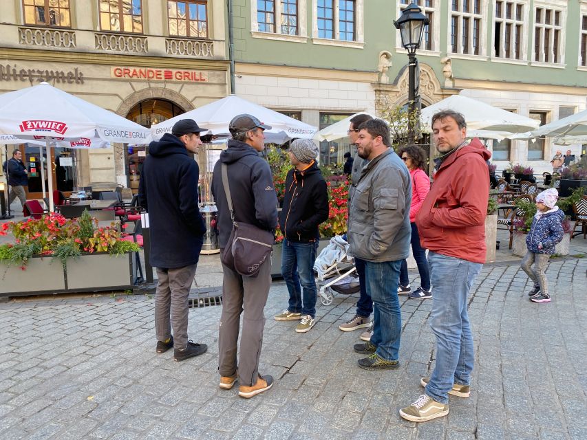 Krakow: Old Town Highlights Walking Tour - Wawel Hill: the castle-and-cathedral area sets the tone