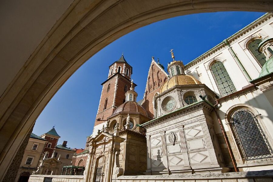 Krakow: Old Town Private Guided Walking Tour - Where the tour starts: Florian’s Gate, then straight into Old Town