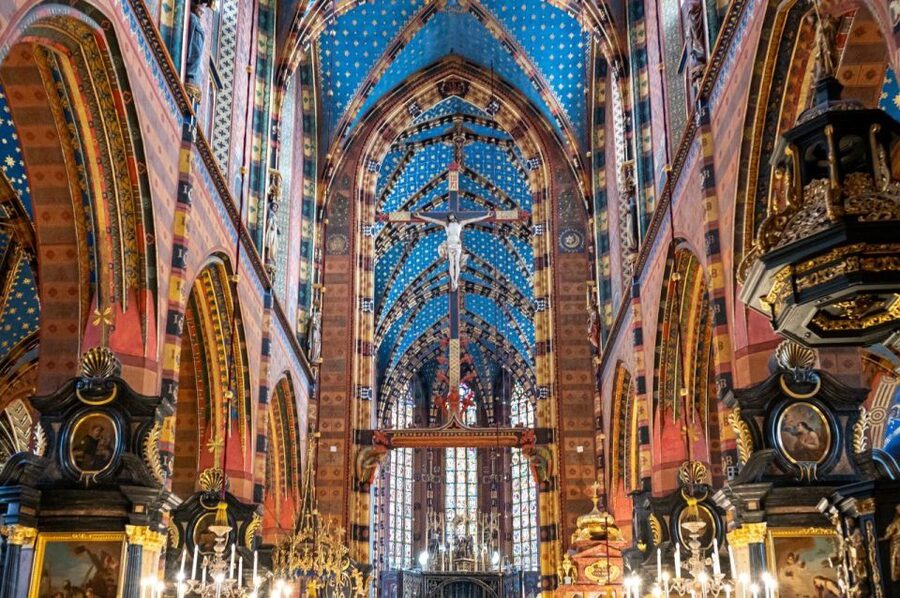 Krakow: Old Town short walk with St. Mary's Basilica visit - St. Mary’s Basilica first, with Veit Stoss in your sights