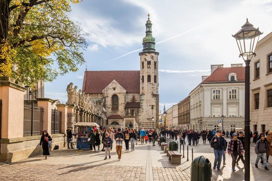 Krakow: Old Town short walk with St. Mary's Basilica visit - Price and value: where the $26 is going