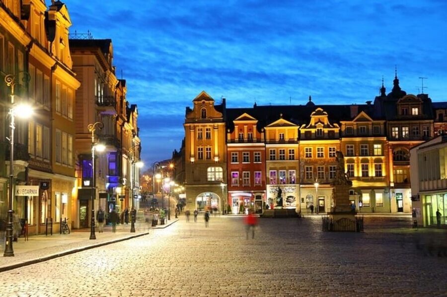 Krakow : Old Town Walking Tour With A guide - Key highlights worth planning for