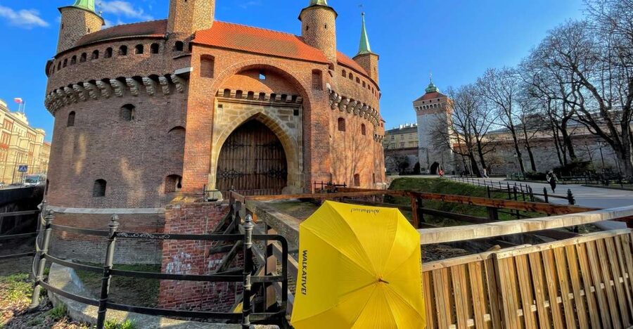 Kraków: Old Town & Wawel Castle Walking Tour in English - From Medieval Walls to the Barbican Zone