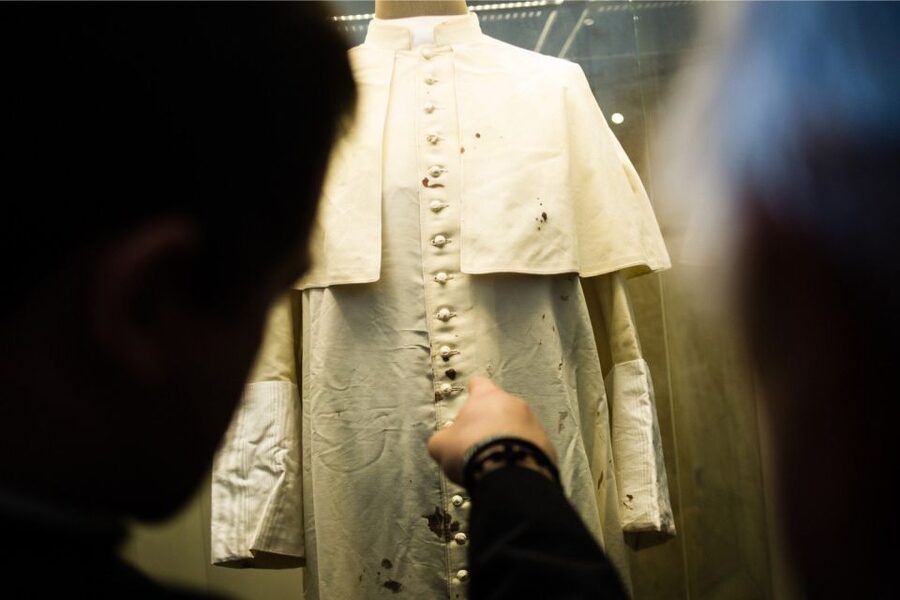 Krakow: Pope John Paul II Guided Tour with Home & Sanctuary - FAQ