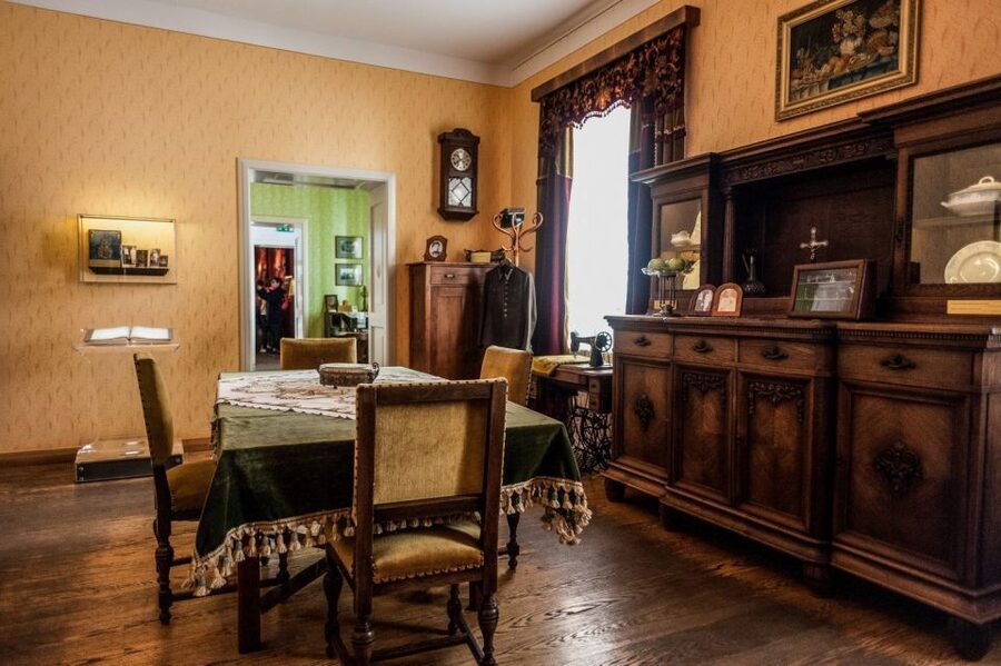 Krakow: Pope John Paul II Guided Tour with Home & Sanctuary - The Wadowice Break: Where You Can Try Kremowka