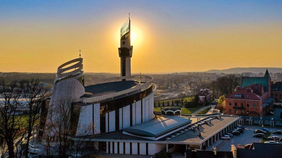 Krakow: Pope John Paul II Guided Tour with Home & Sanctuary - Should You Book This John Paul II and Divine Mercy Tour?