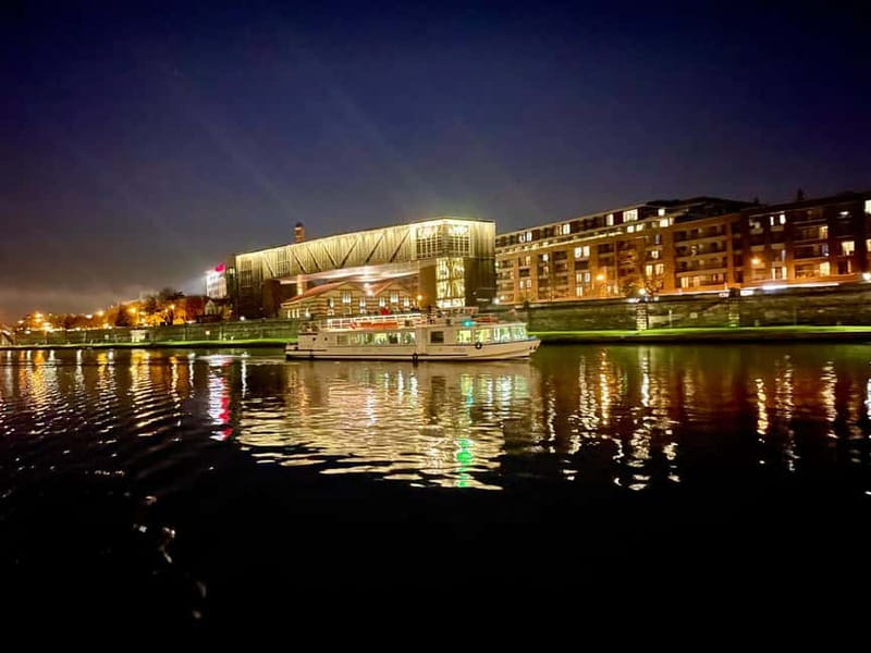 Krakow: Private Evening Boat Tour - Audio guide vs your own music: choosing what kind of evening you want
