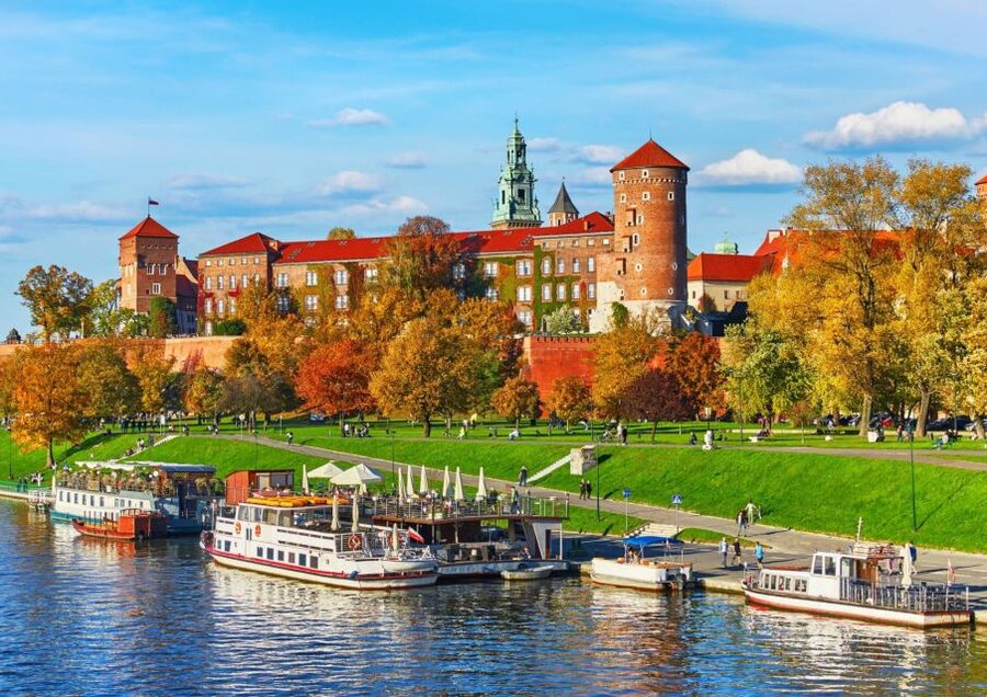 Krakow: Private Panoramic Tour by Golf Cart with Audio Guide - St. Wojciech’s Church and St. Mary’s Church: Two Big Stops With Different Feel