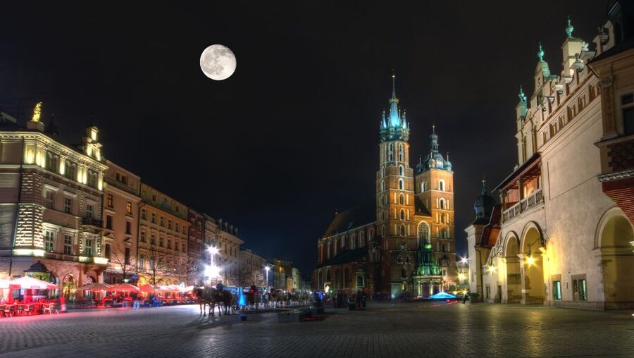 Krakow: Rynek Underground Guided Tour with Skip-the-Line - Medieval life you can actually picture, 11th-century burials and more